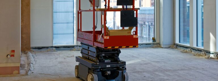 Lift tables for use in production areas, workshops and stores