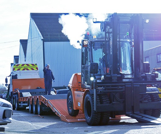 Hire ForkLift Transport throughout the UK | Acclaim Handling