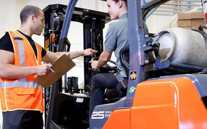 Forklift training courses near me by Acclaim Handling