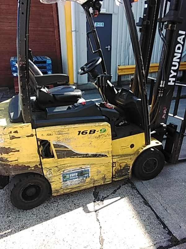 Used HYUNDAI 16B-9 Electric Forklift
