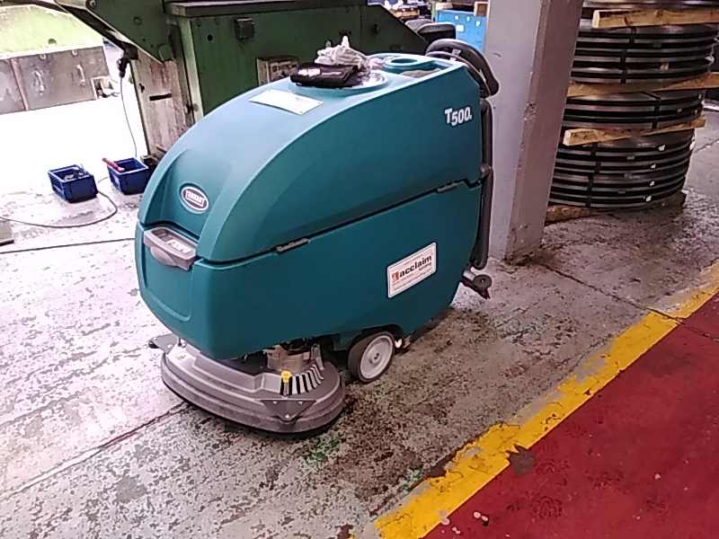 Used TENNANT T500E Scrubber Drier
