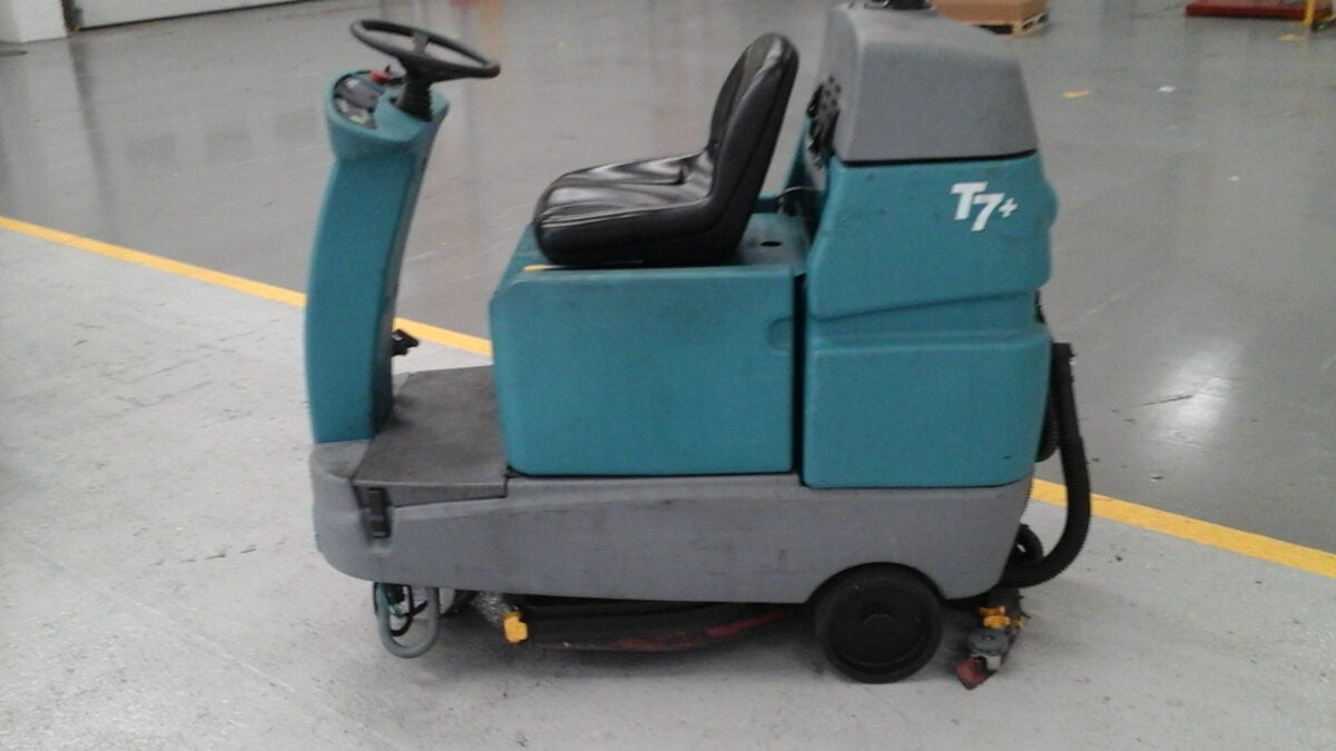 Used TENNANT T7 Scrubber Drier