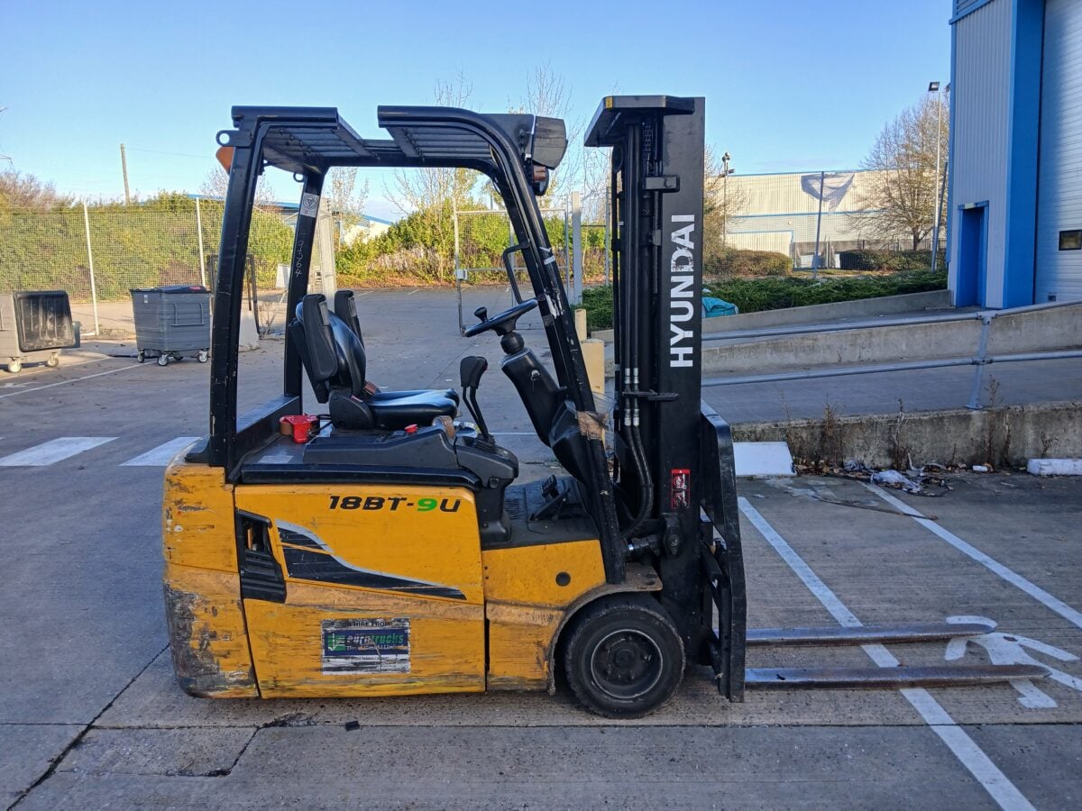 Used HYUNDAI 18BT-9U Electric Forklift