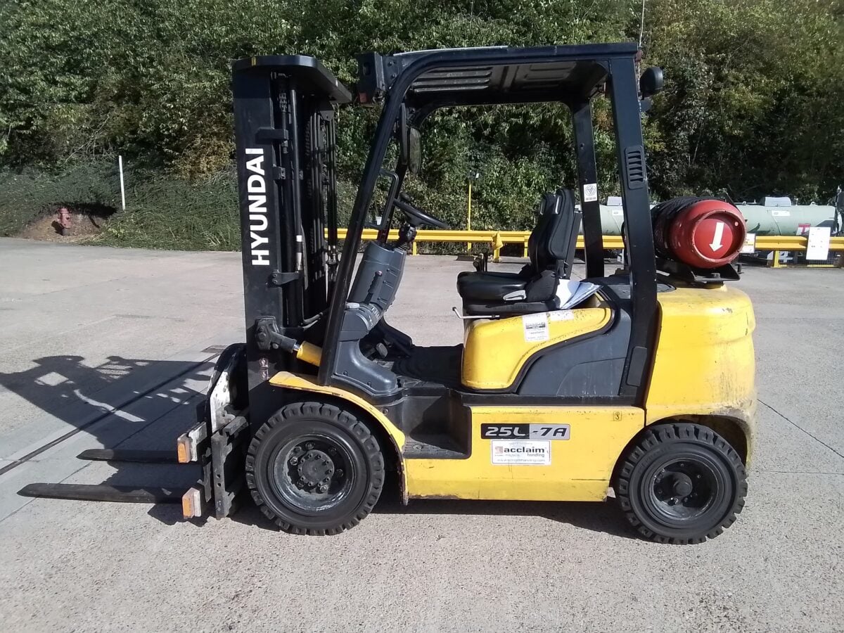 Used HYUNDAI 25L-7A LP Gas Forklift