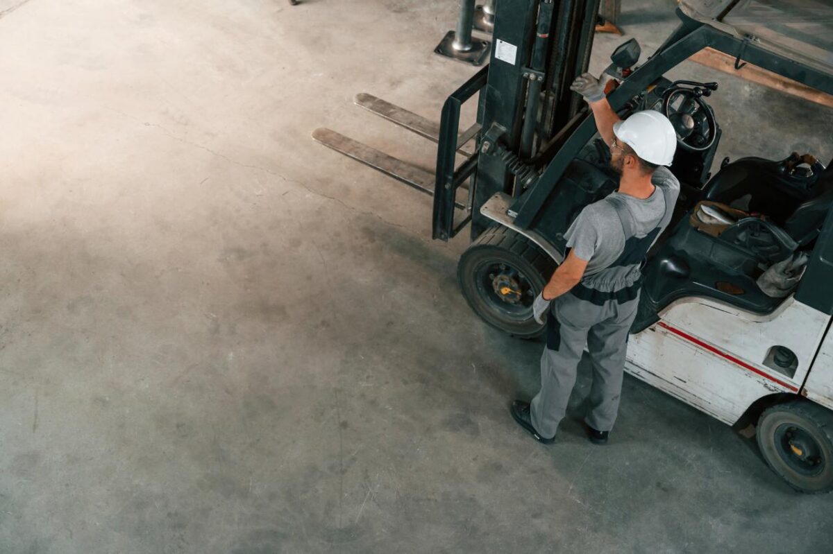 7 Common Signs Your Forklift Needs Servicing