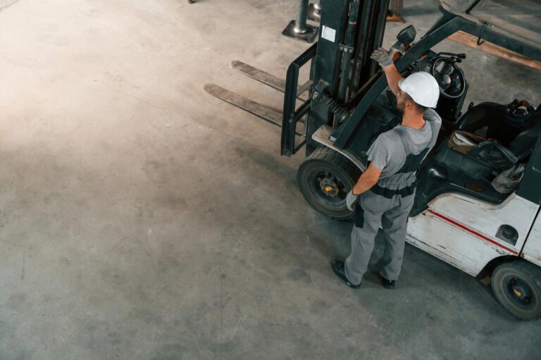 7 Common Signs Your Forklift Needs Servicing
