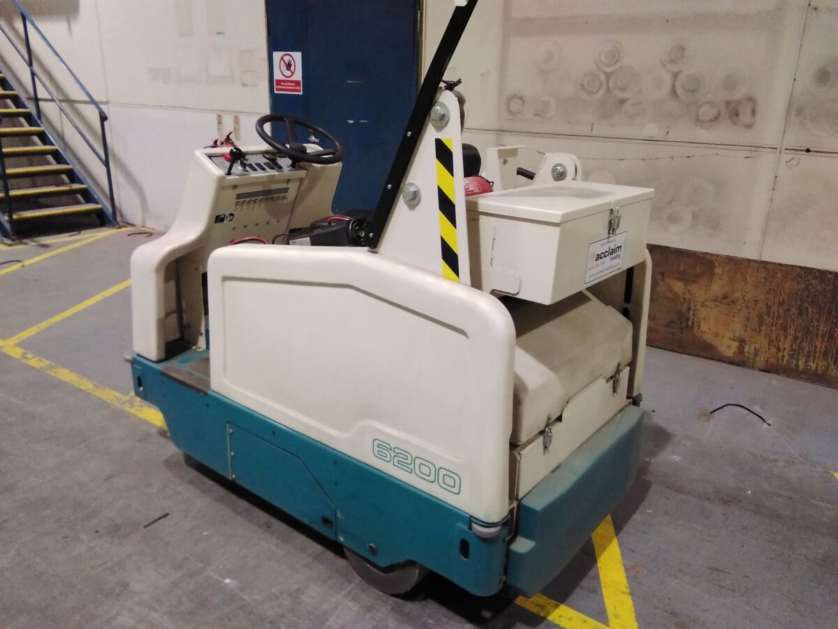 Used TENNANT 6200 Sweeper