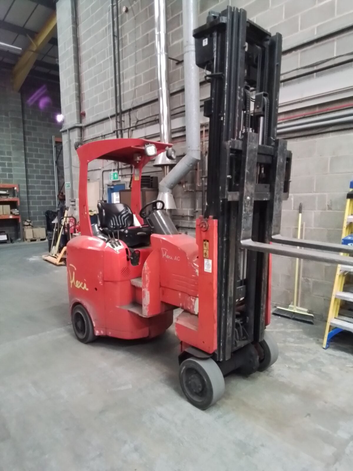Used NARROW AISLE FLEXI EURO Articulated Forklift