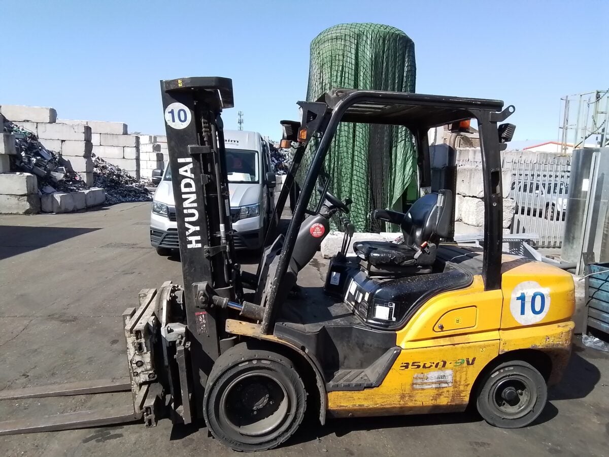 Used HYUNDAI 35DN-9V Diesel Forklift