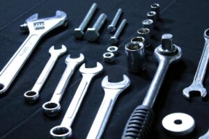 In-house vs Outsourced Forklift Service: Which Is Better?