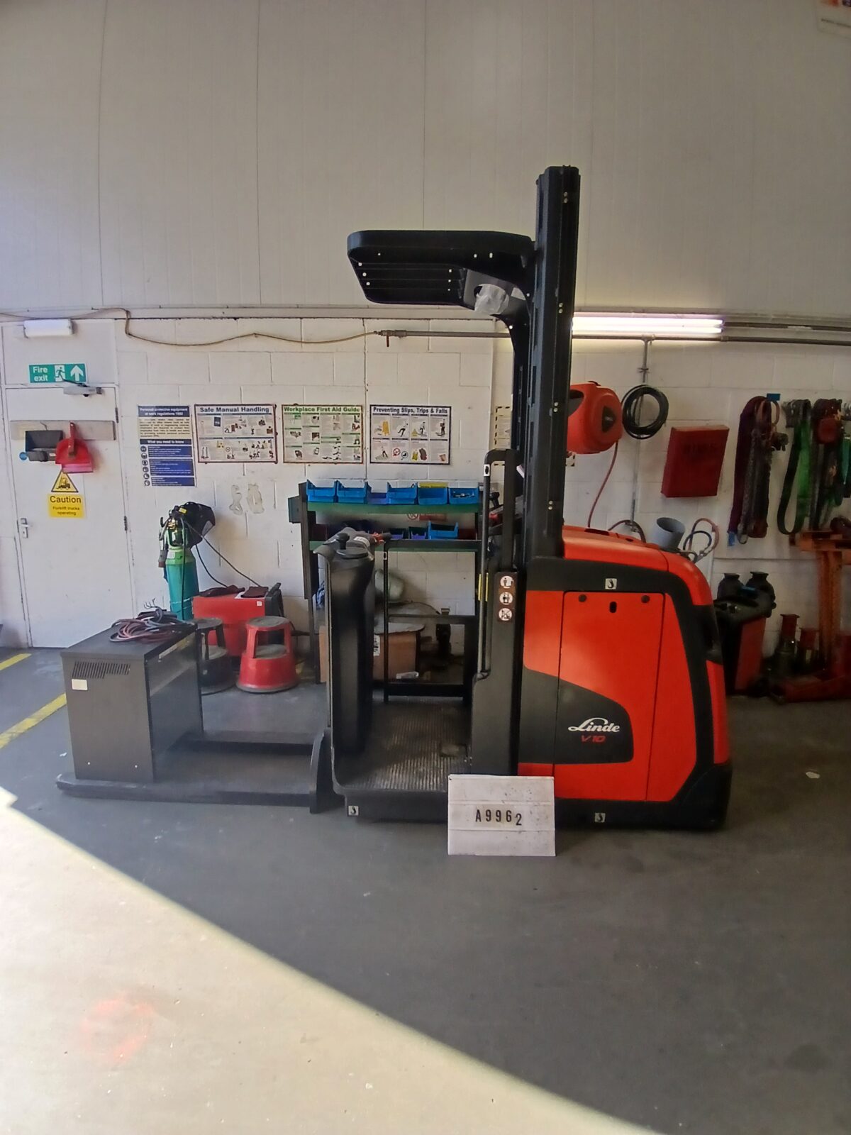 Used LINDE V10 Order Pickers & VNA Equipment