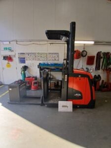 LINDE V10 Order Pickers & VNA Equipment