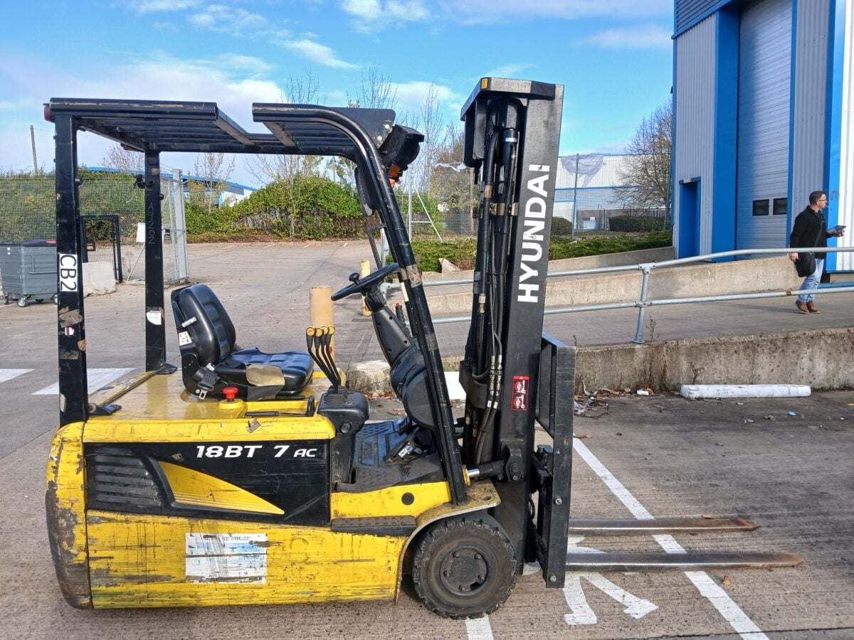 Used HYUNDAI 18BT-7 Electric Forklift