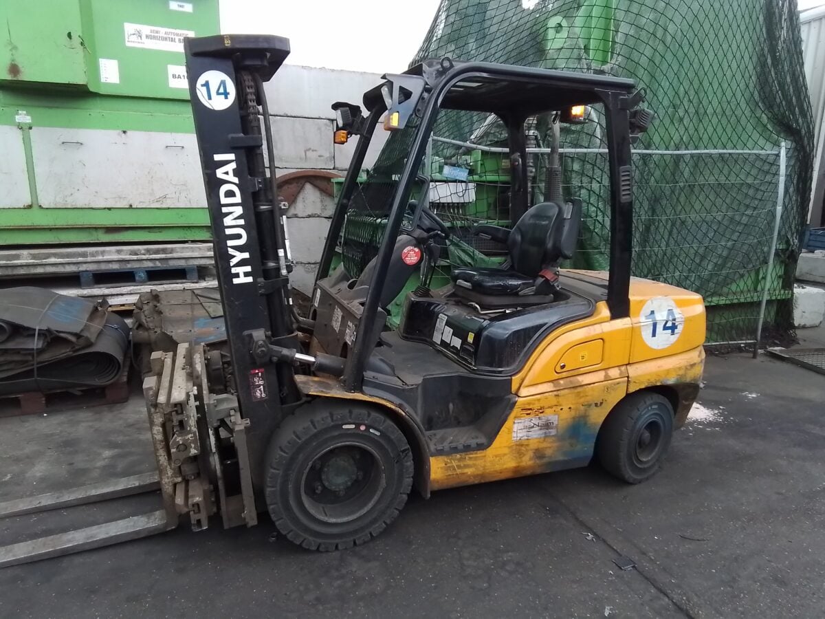 Used HYUNDAI 35DN-9V Diesel Forklift