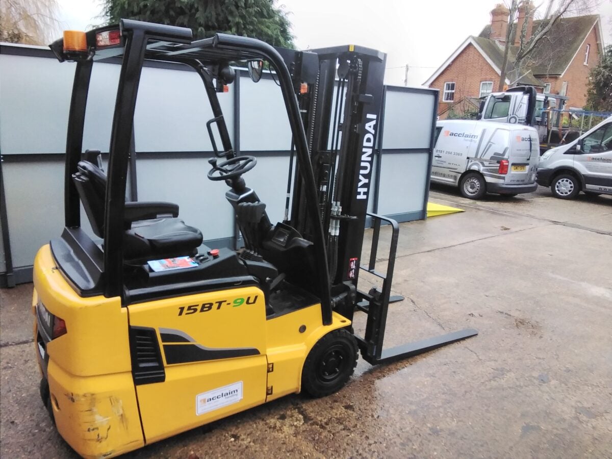 Used HYUNDAI 15BT-9U Electric Forklift