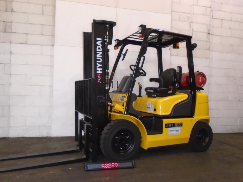 Used HYUNDAI 25L-7A LP Gas Forklift