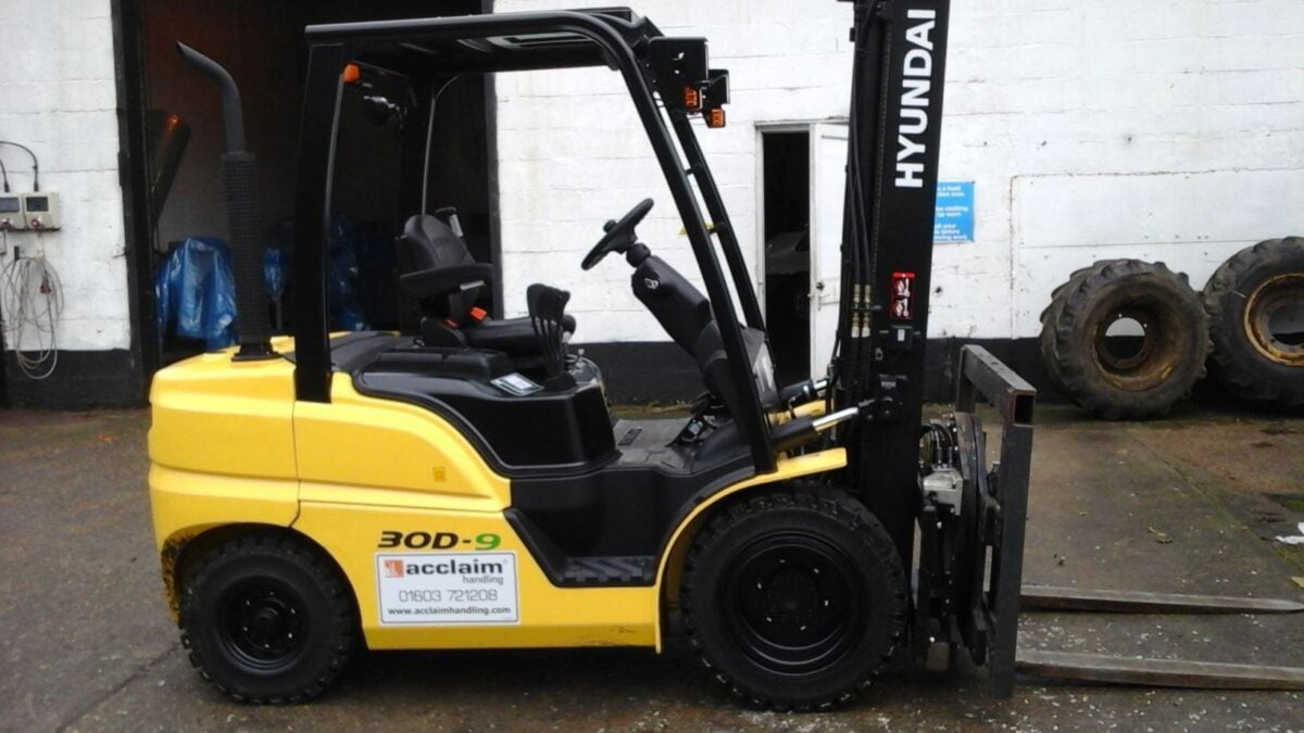 Used HYUNDAI 30D-9 Diesel Forklift