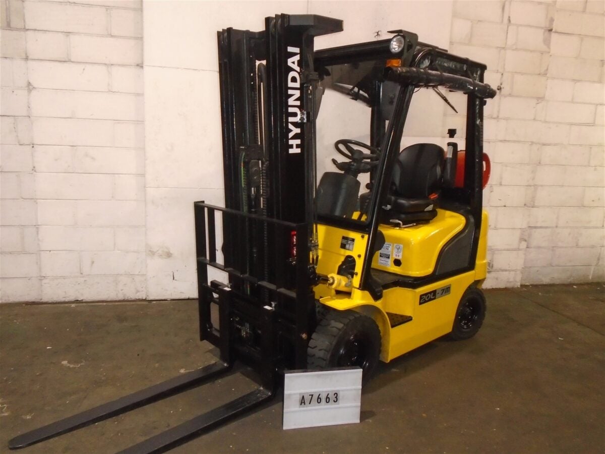 Used HYUNDAI 20L-7M LP Gas Forklift