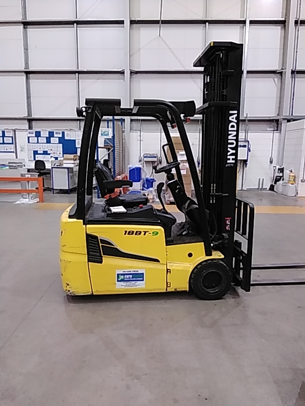 Used HYUNDAI 18BT-9 Electric Forklift