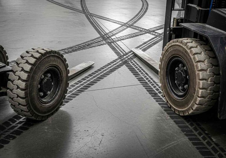 Cushion Tyres vs Pneumatic Tyres for Forklifts: What's the Difference?