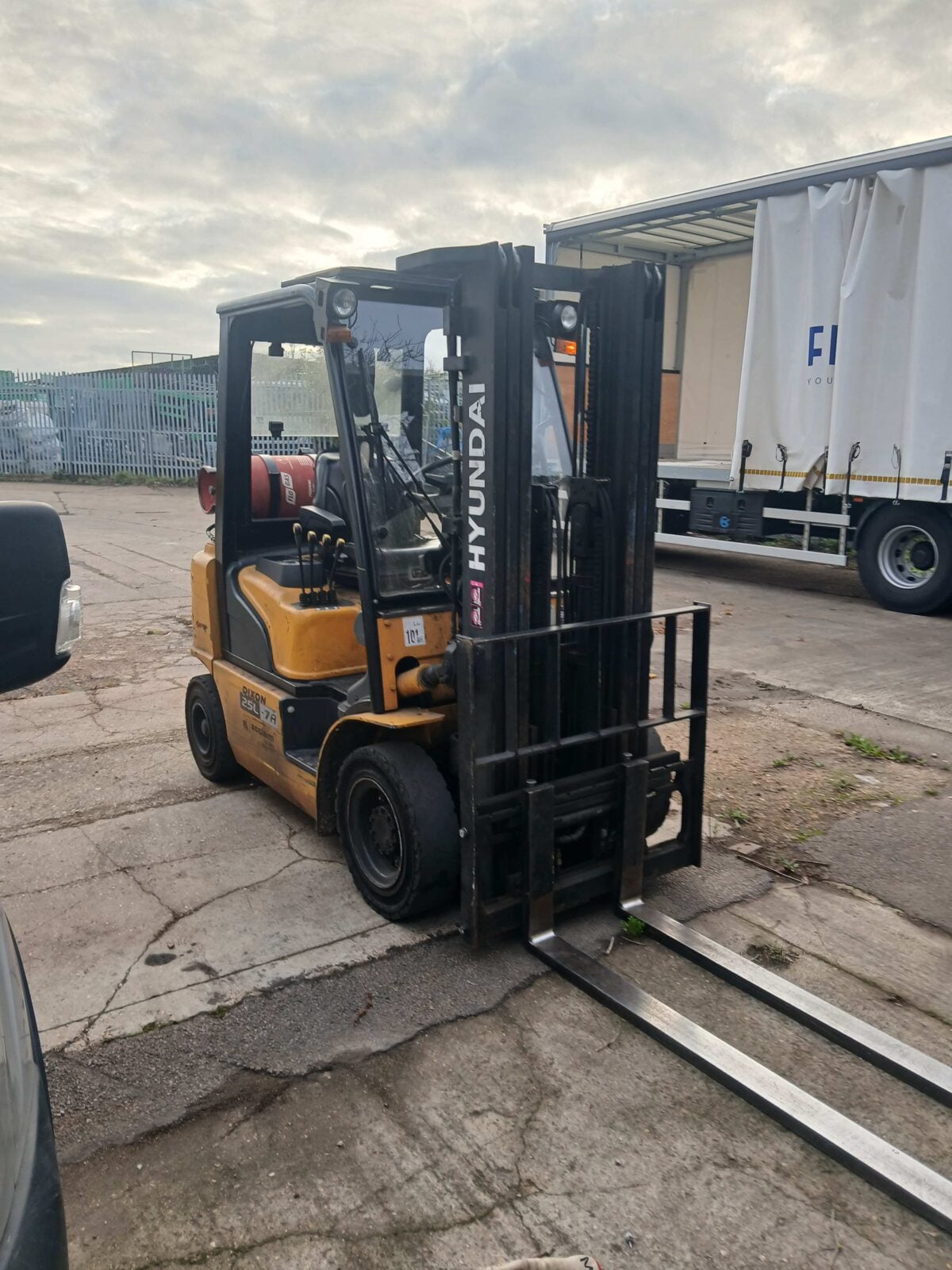 Used HYUNDAI 25L-7A LP Gas Forklift