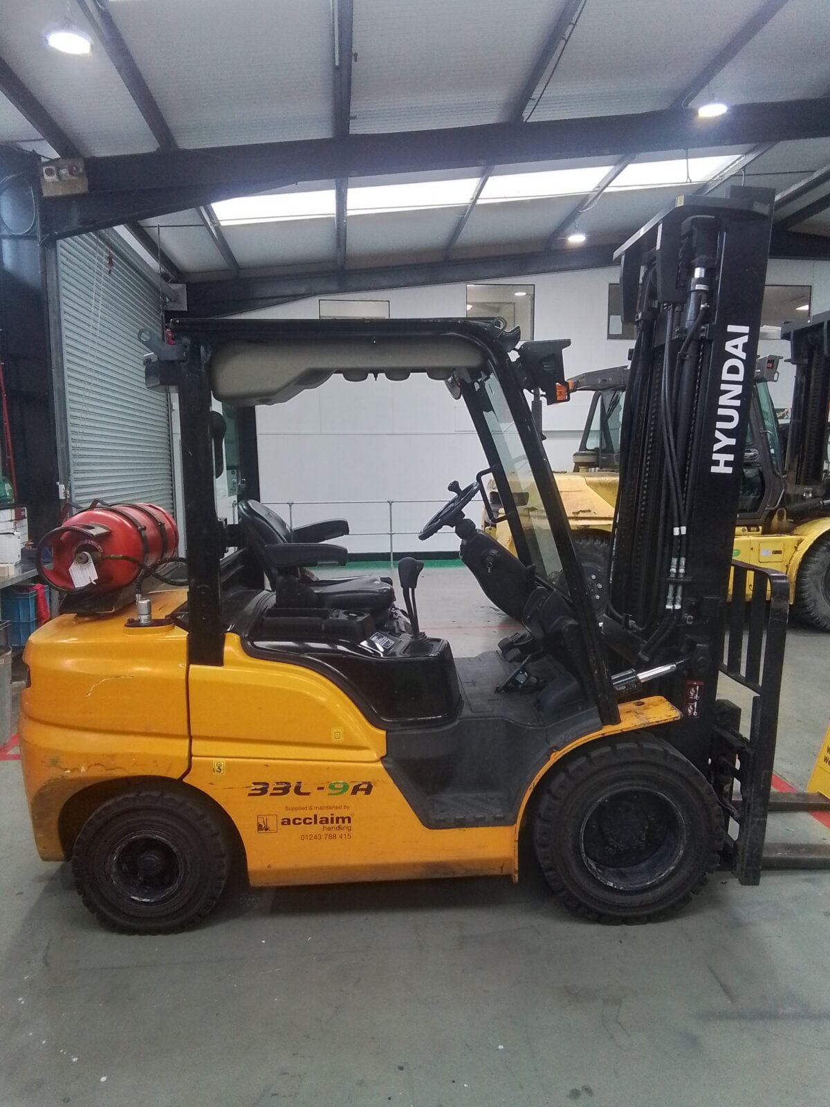 Used HYUNDAI 33L-9A LP Gas Forklift