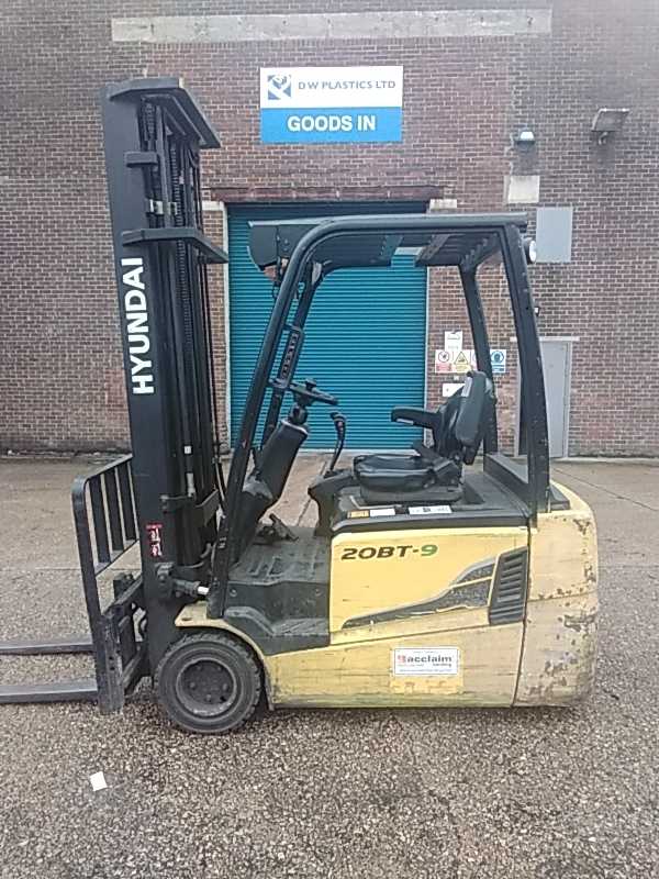 Used HYUNDAI 20BT-9 Electric Forklift