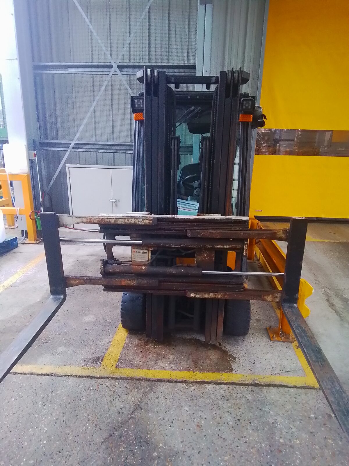 Used CASCADE REVOLVING FORK CLAMP Forklift Attachment