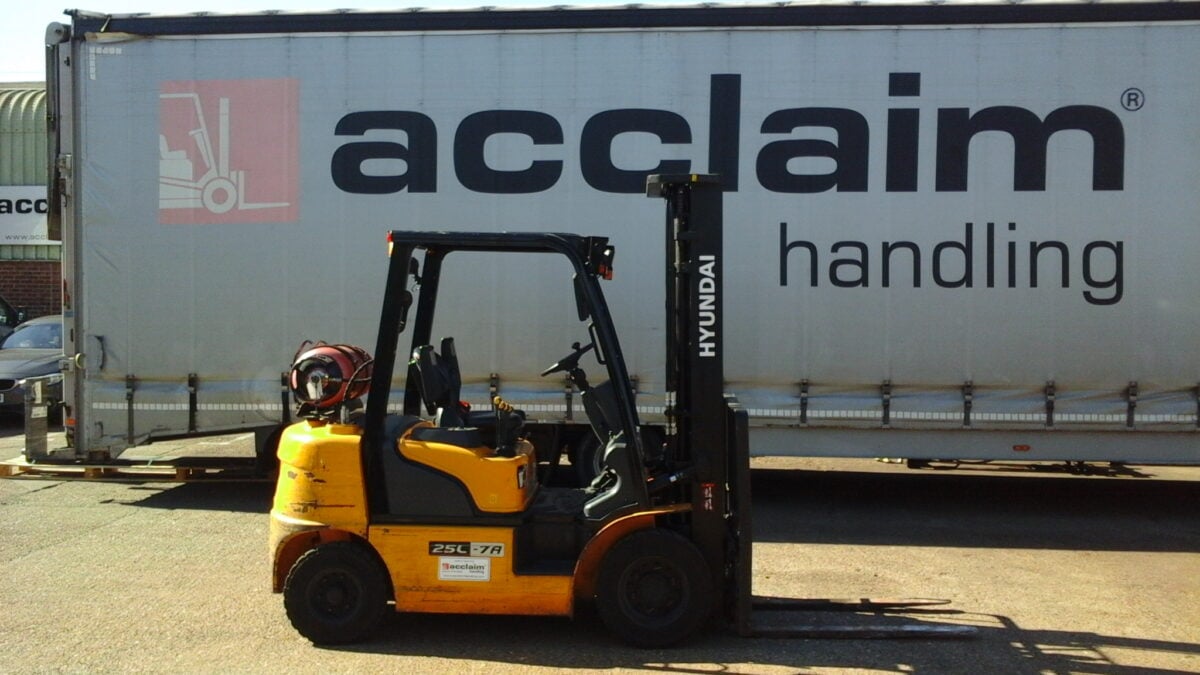 Used HYUNDAI 25L-7A LP Gas Forklift
