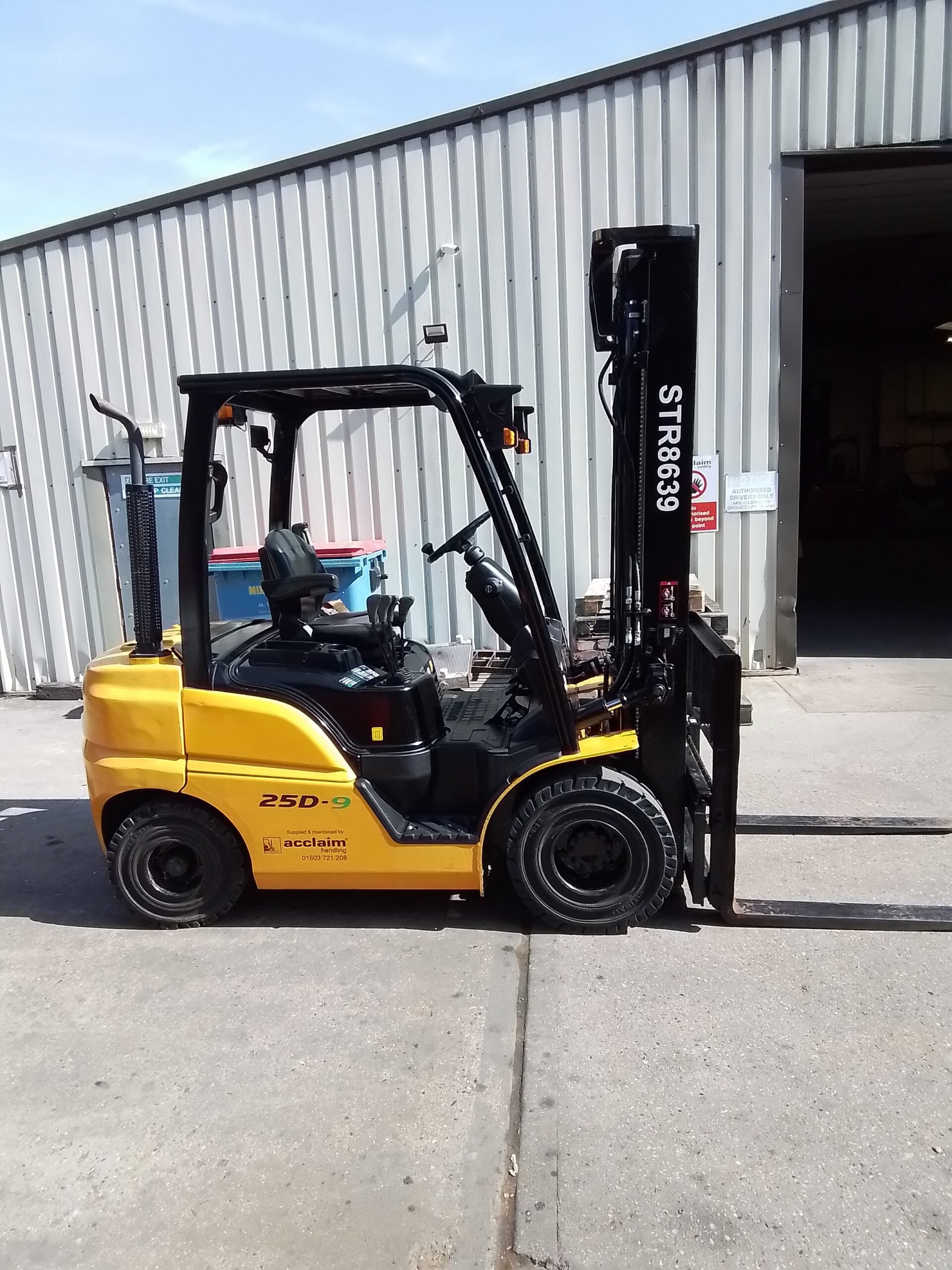 HYUNDAI 25D-9