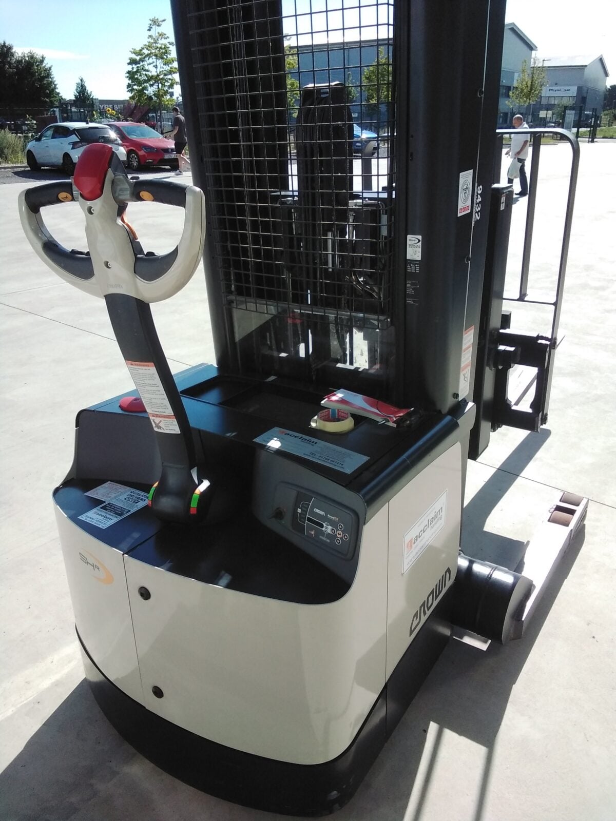 Used CROWN SHR 5540-1.6 Pallet Stacker