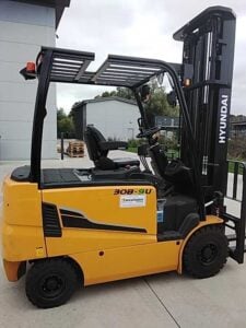 HYUNDAI 30B-9U Electric Forklift