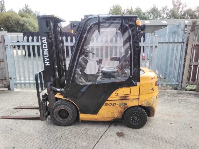 2018 HYUNDAI 20D-9S