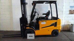 HYUNDAI 30B-9U Electric Forklift