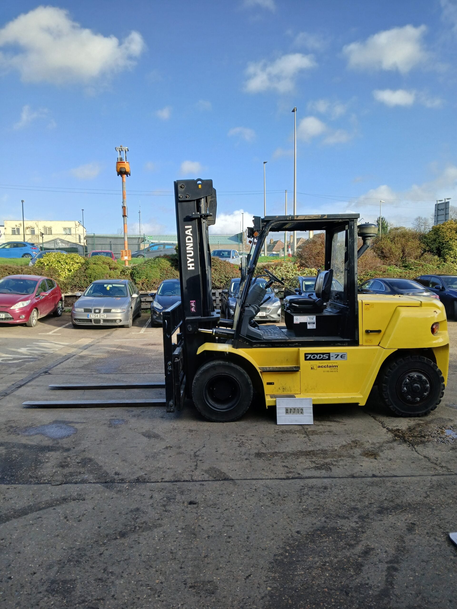 HYUNDAI 70DS-7E
