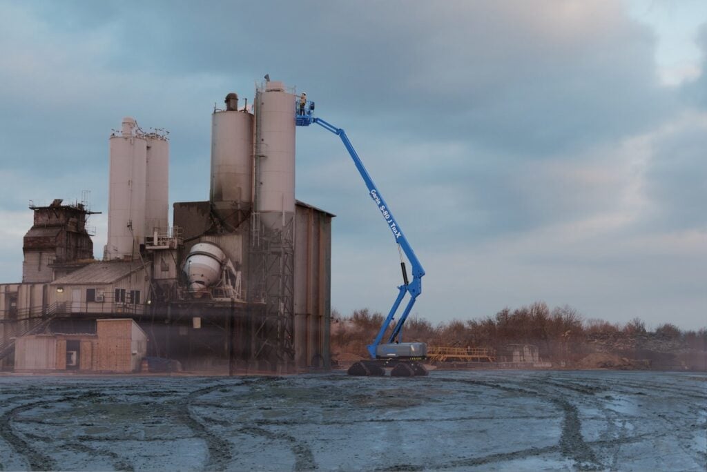 Genie S-80 J TraX tracked telescopic boom lift